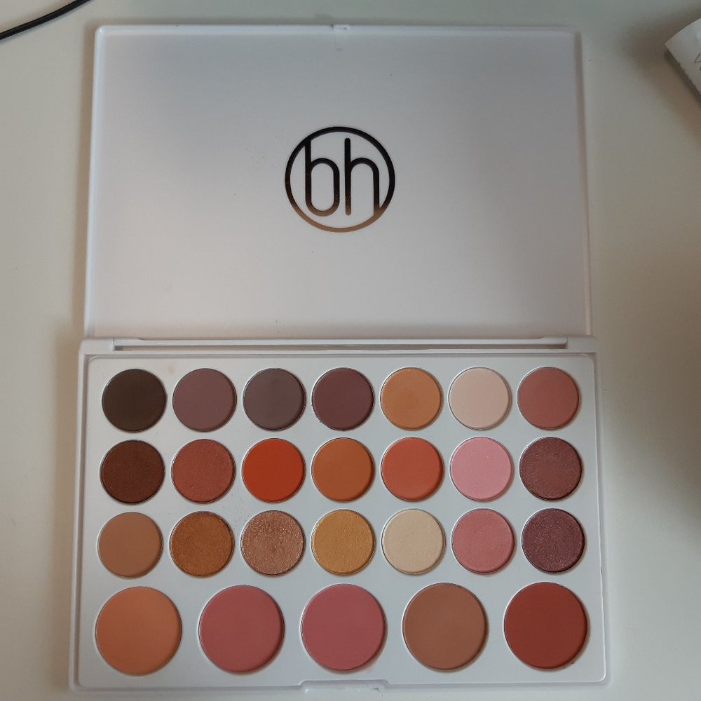BH Cosmetics - Nouveau Neutrals 26 eyeshadow